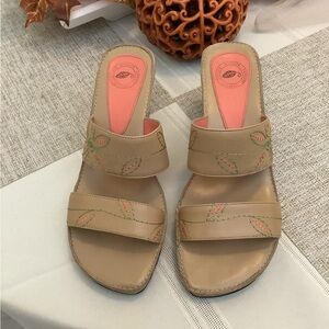 Nurture Tan Women's Sandals